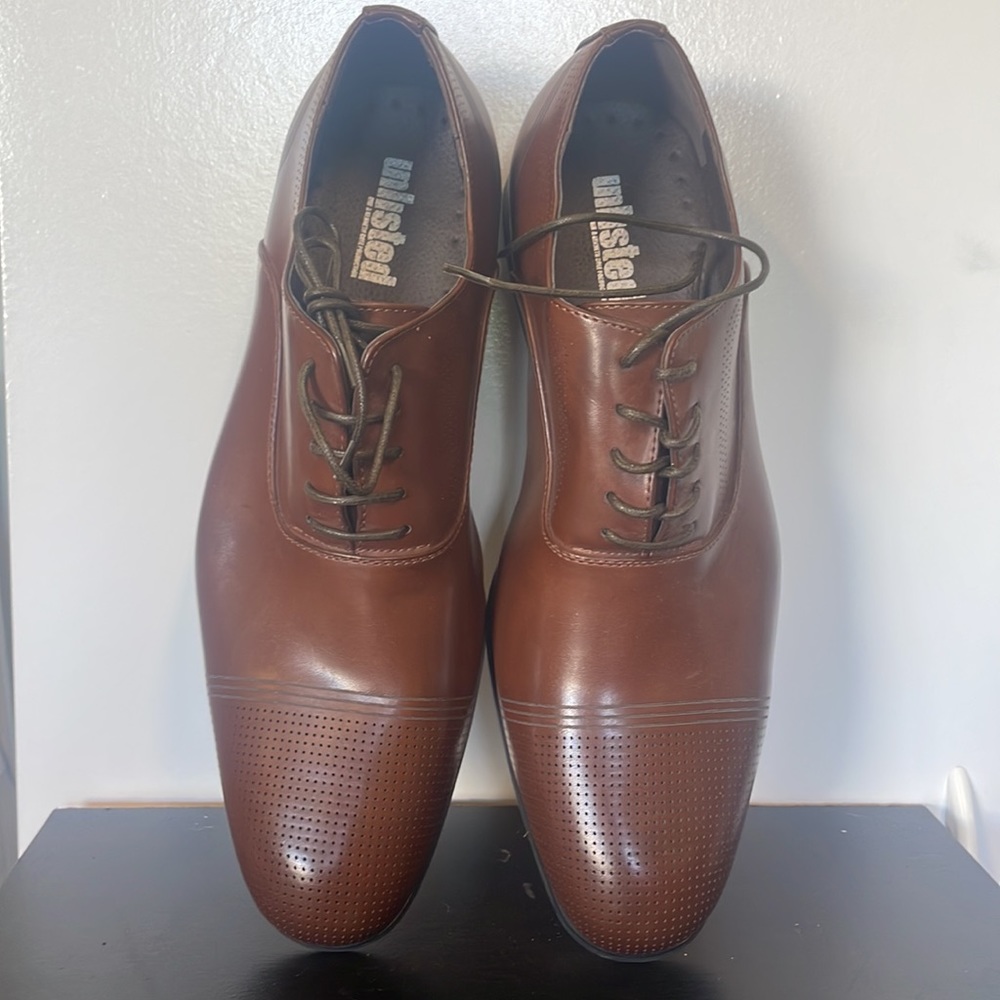 New men’s unlisted brand shoes, a division of Kenneth Cole. Dress shoes.